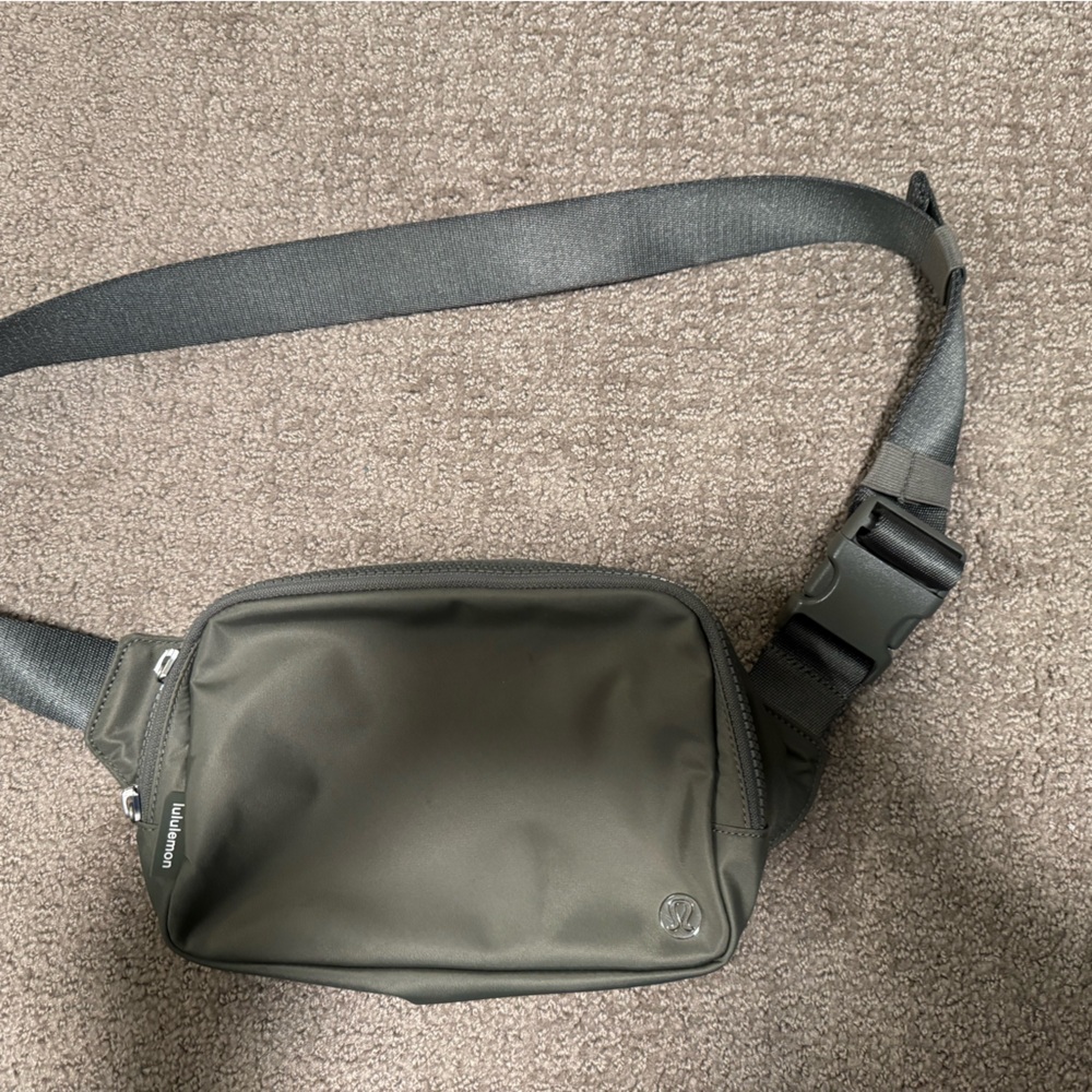 Lululemon Belt Bag - dark green